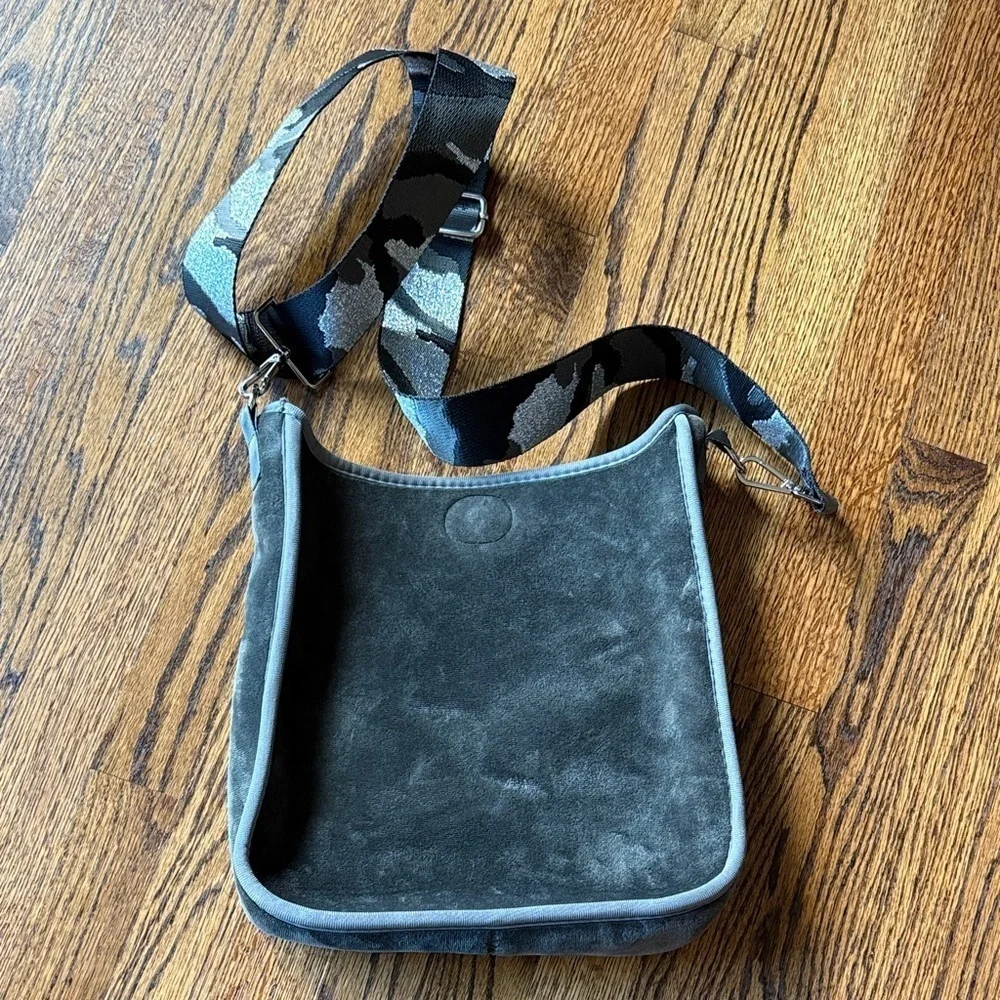 Ah Dorned Unisex Elegant Soft Black Messenger Bag with Camouflage Strap